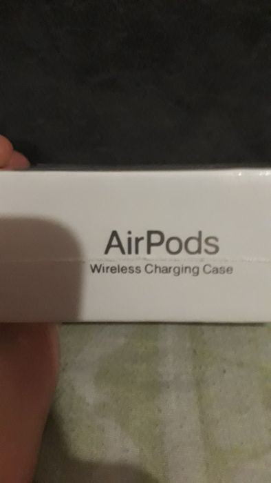 AirPods  новые в полном конплекте