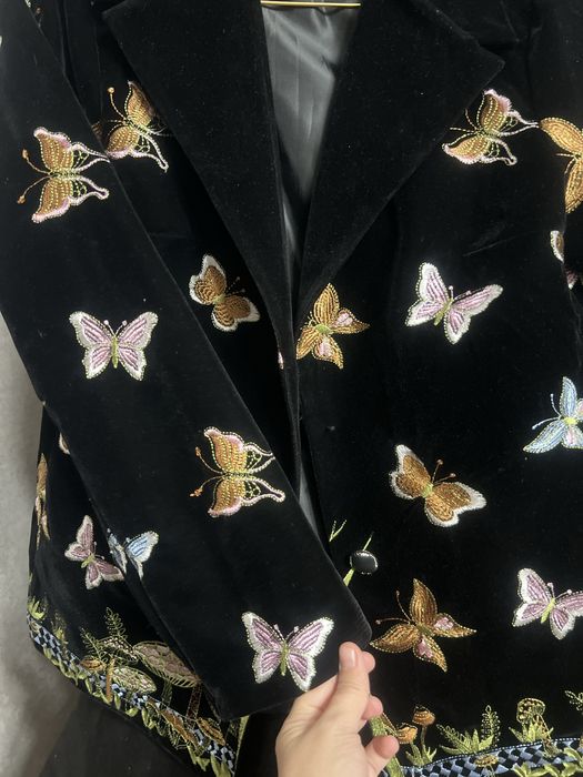 Kelin ansaml kiyimlari sotiladi