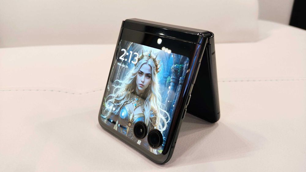 Telefon NOU Motorola razr 40 ultra, Dual SIM, 8GB RAM, 256GB + husa