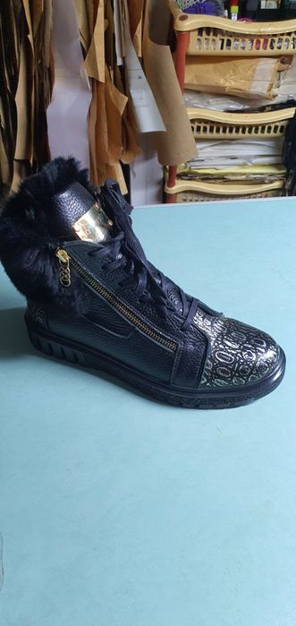 Продам ботинки новые