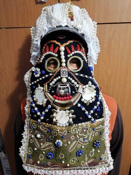 Кукерски маски, декорация механа, битов кът, етно