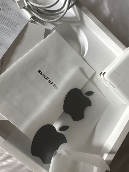 Macbook pro 2020 m1 / 8 gb / 512