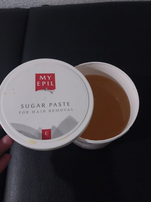 Кушетка и сахарная паста для шугаринга