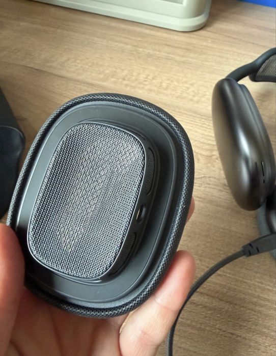 Apple Airpods Max 1. Lightning
