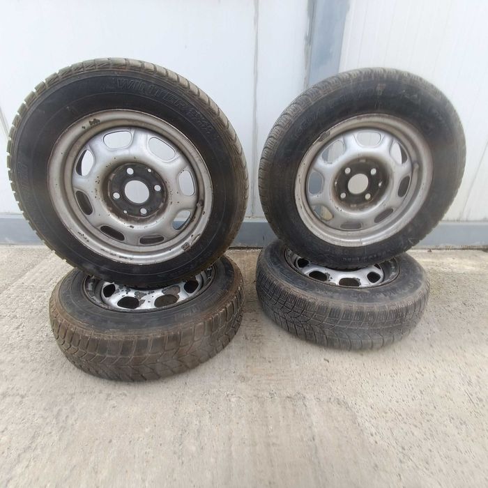 Зимни гуми с джанти на един сезон 4 броя