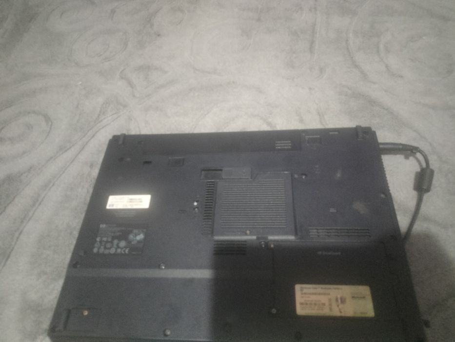 Vând laptop HP Compaq 6710b