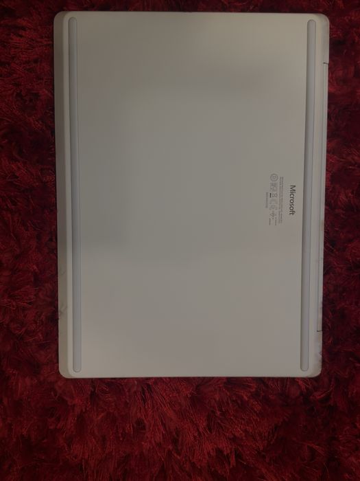 Microsoft Surface Laptop Go – Intel Core i5 / 4 GB RAM / Touchscreen