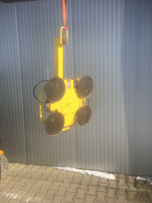 Dispozitiv de manipulat / ridicat sticla.