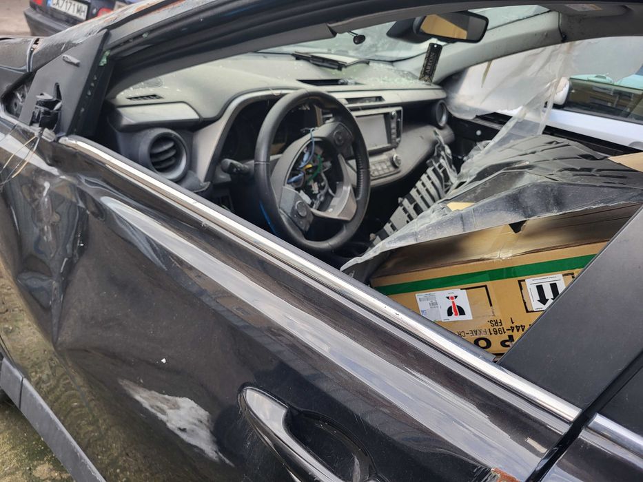 Тойота Рав 4 2017г бензин 2,0 на части