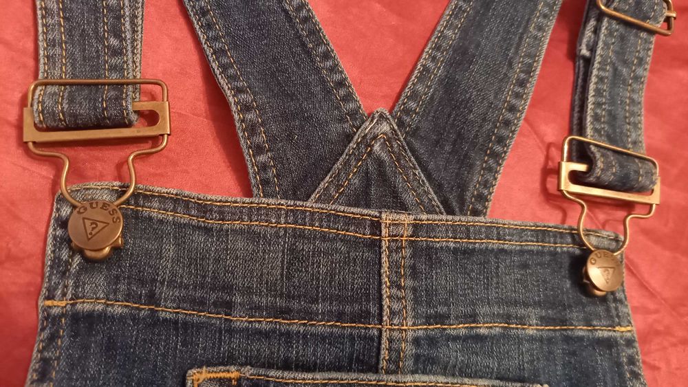 Нов оригинален дамски дънков гащеризон Guess M размер,но отговаря на С