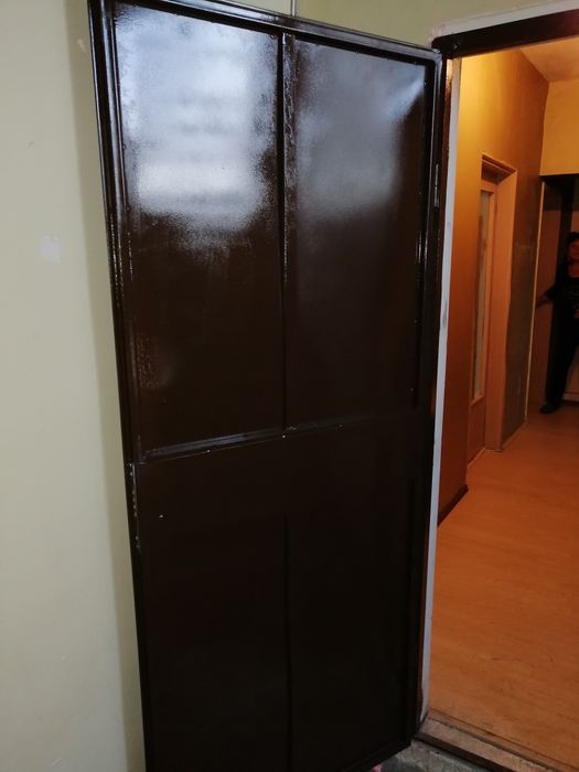 Здрави Метални врата за мазета и тавани