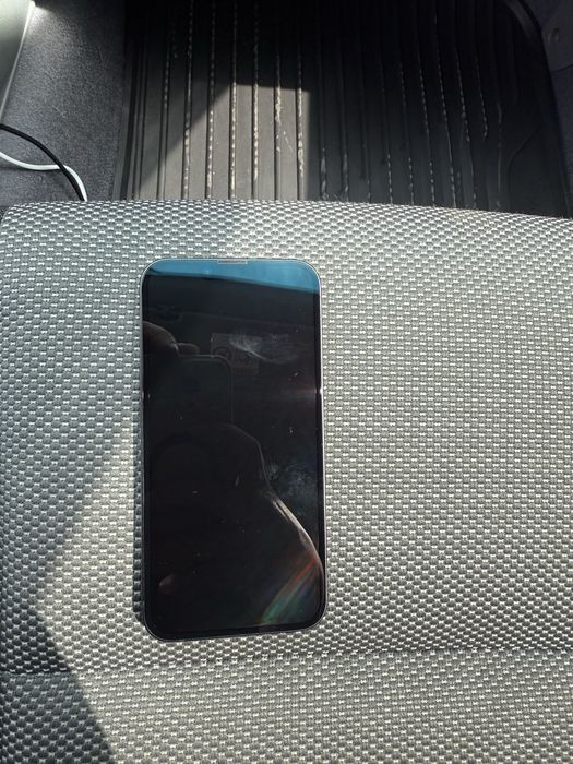 Iphone 16 e срочно сотилади