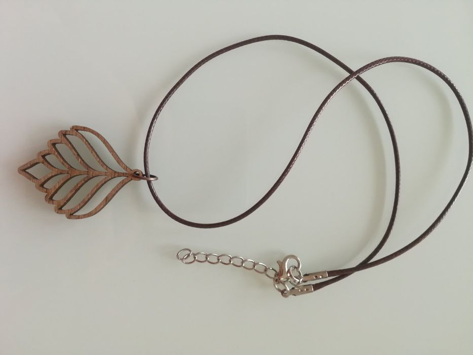 Колиета от дърво и смола