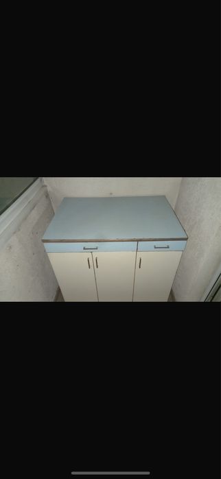 Газовая плита и стол