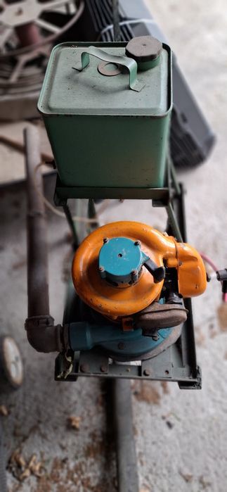 Продавам  бензинова мотопомпа