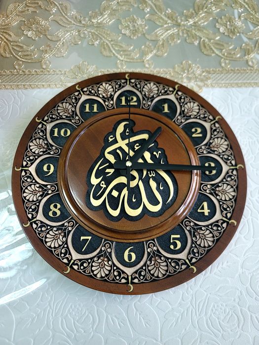 Suvenir: Yong'oq daraxtidan yasalgan SOAT lagan. Qo'l mehnati