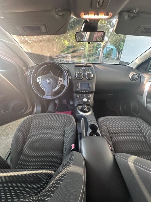 Vand nissan qashqai 2.0 benzina