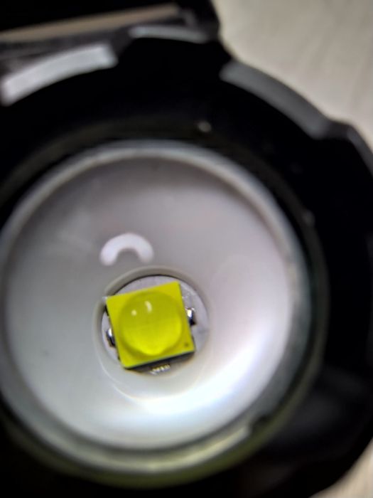 XHP50.2 CLASSIC MINI  Lanterna PUTERNICA mica, cu lupa si zoom