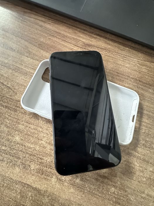 Продам Айфон 11