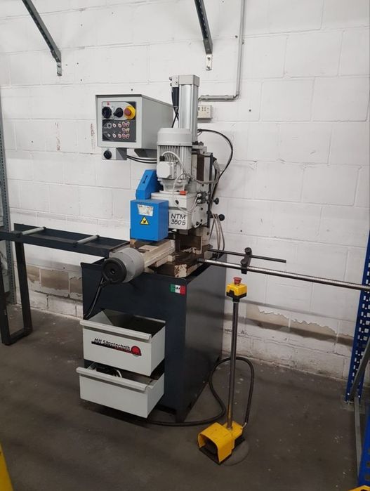 Полуавтоматичен вертикален циркуляр за метал MACC NTM 350S