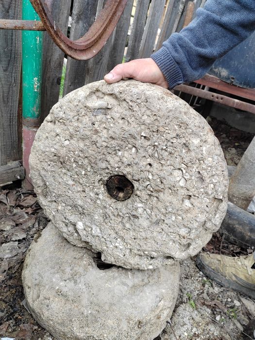 Pietre rasnita veche