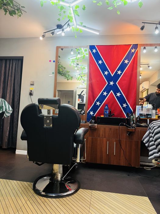 Salon infrumusetare inchiriaza posturi