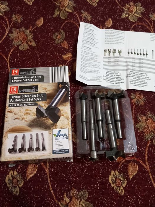 свредло със зъбни подрезвачи и центриращ връх