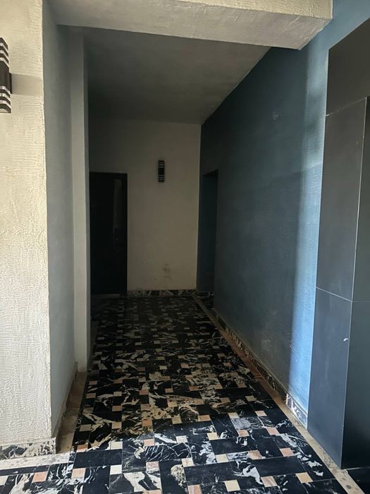 2 xonali kvartira sotiladi