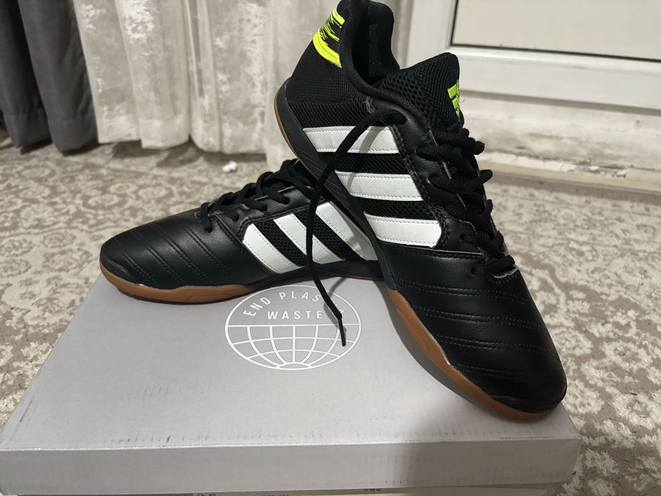 Продам футзалки