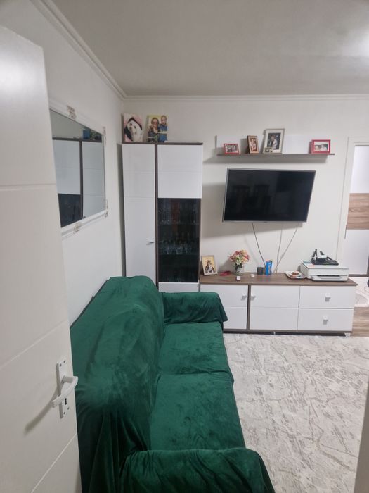 Vand apartament cu doua camere