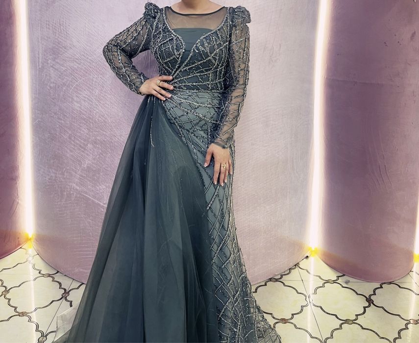 Продам шикарное вечернее платье ! Одевала 1 раз