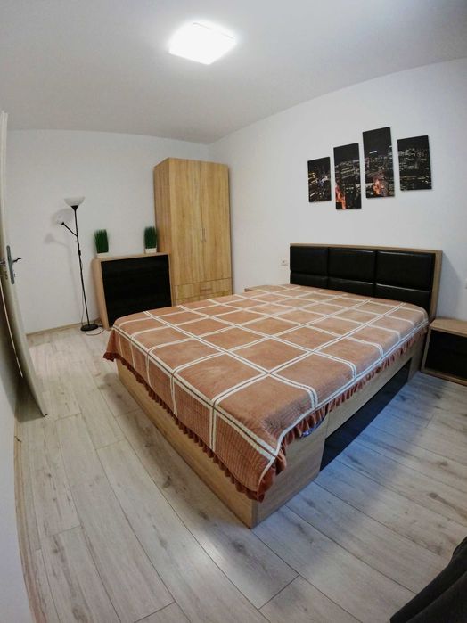 Închiriez apartament cu 2 camere