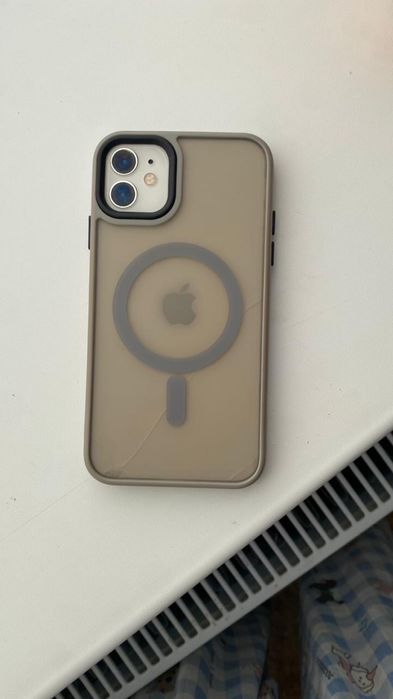 Продам айфон 11