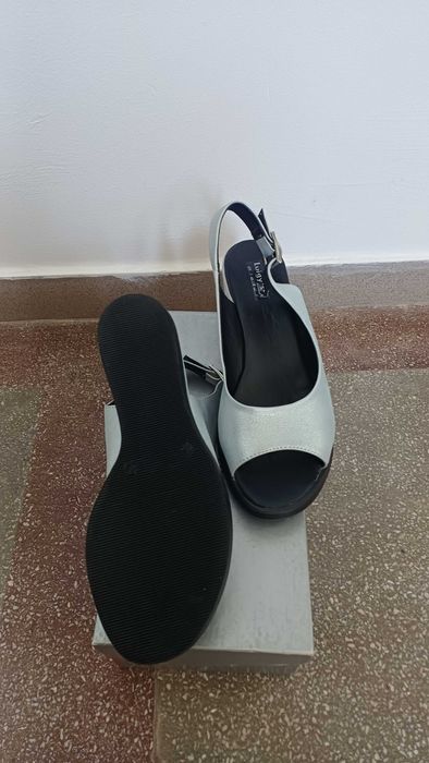 Sandale piele naturala culoare bleu sidefat