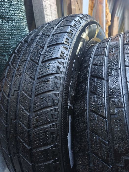 Продам комплект зимних шин Roadx!!!