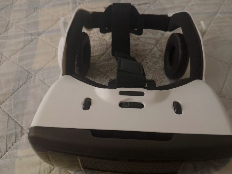 Продаю Виар очки.