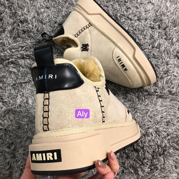 Ugg-uri diferite modele