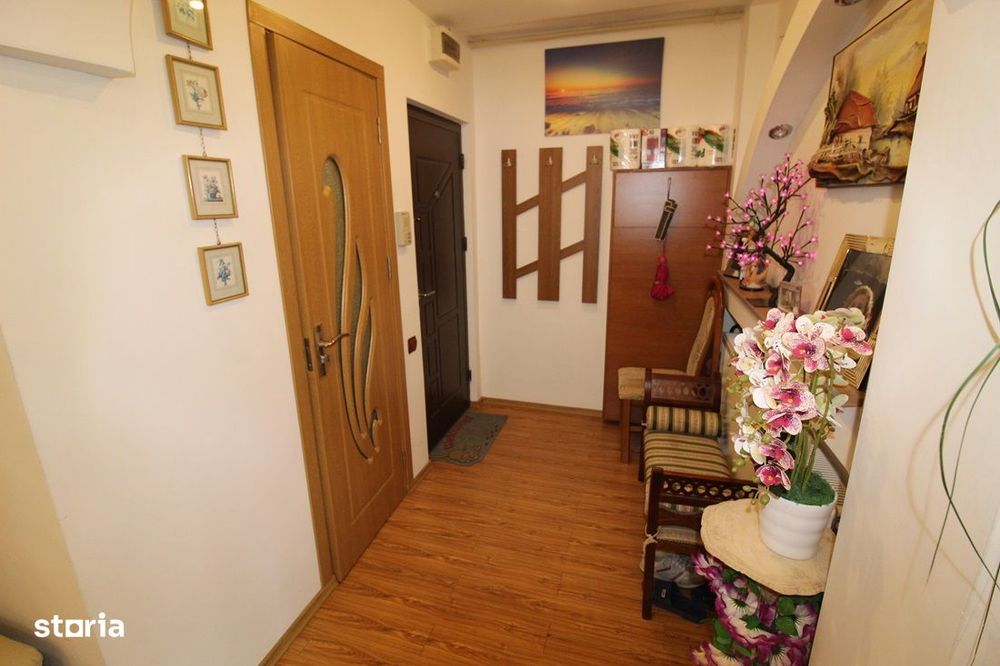 Vând apartament 2 camere în Hunedoara, zona Micro4-Stadion, 46mp