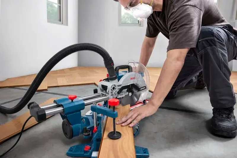 Циркуляр герунг с изтегляне Bosch GCM 305-216 S , 1300 W, 216 мм