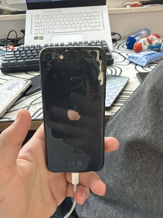 Айфон  SE 2020 bootloop телефона е за части