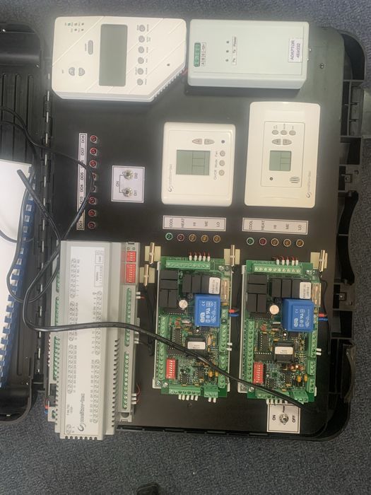 Valiza prezentare echipata cu termostate si controler