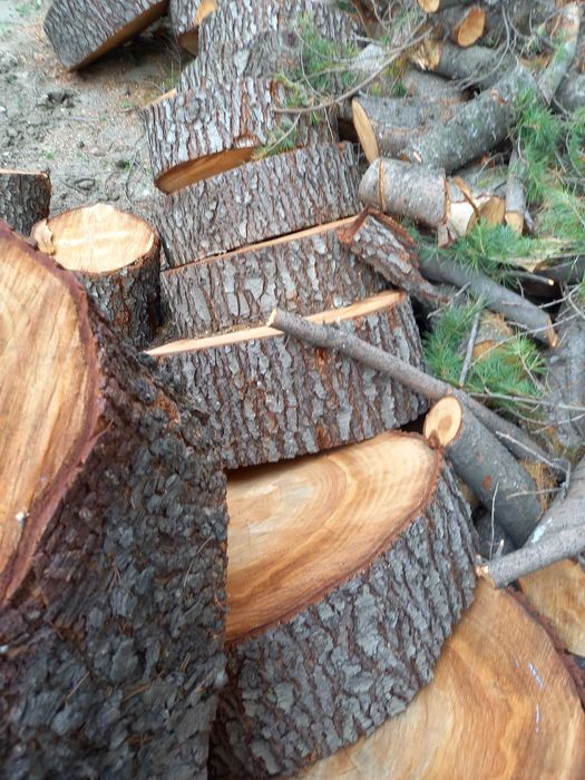 Продавам мебели за хотелски стаи.Продавам кедров  дървен  материал .