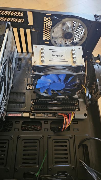 Геймърски Компютър + Монитор (Rx 580 8GB, 16GB DDR4 2133Mhz, i7-5830K)