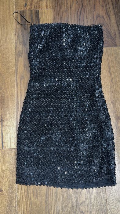 Черна рокля на пайети
