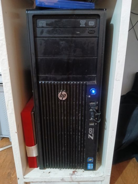 Vând PC HP Z420 Workstation