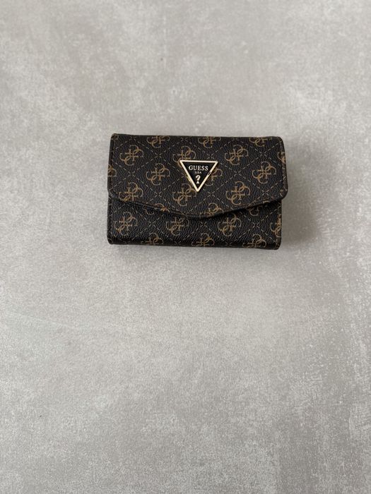 Дамски портмонета GUESS