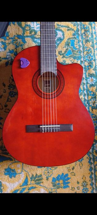 Klassik gitara sotiladi