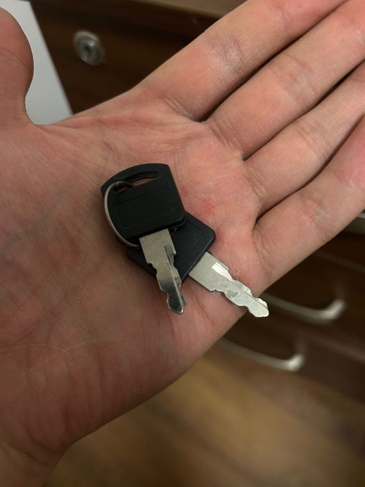 Офисная тумба-сейф на колесах