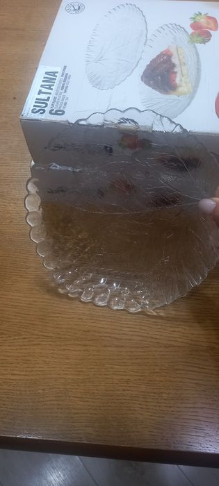 Продам тарелки  в коробке 6шт