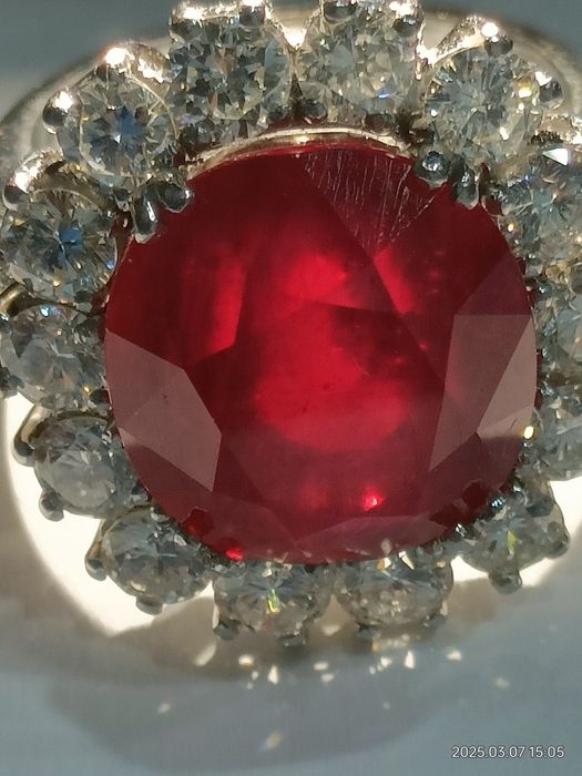 Vind inel din aur 18kt cu diamante 2,3ct și rubin 13,75ct